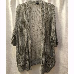 Loose knitted grey short sleeve cardigan